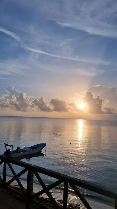 Beach House & Yacht Seaside Sunrise Haven Cancun